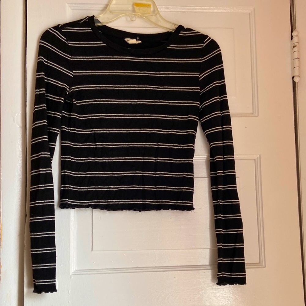 Aeropostale Black and White Striped long sleeves CropTop XS